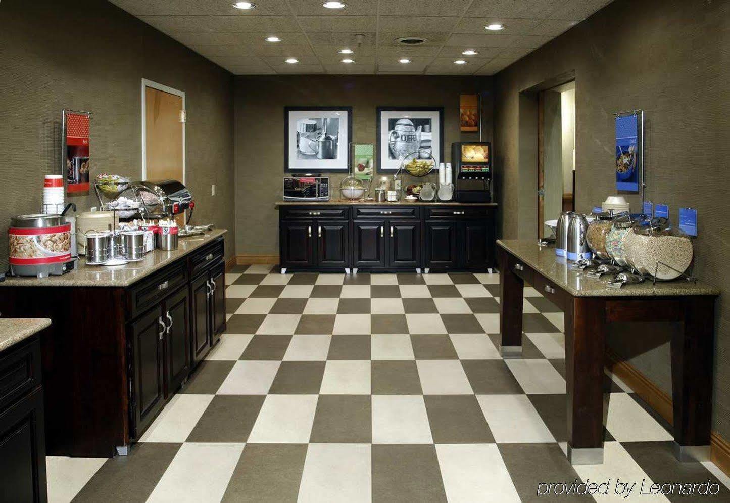 Hampton & Kalamazoo-oshtemo Hotel 3*